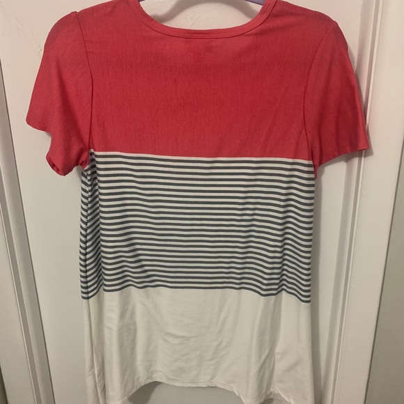 SOLD LuLaroe Melissa Top - Picture 6 of 9